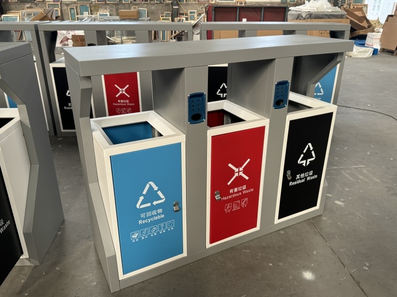 城市街道垃圾桶